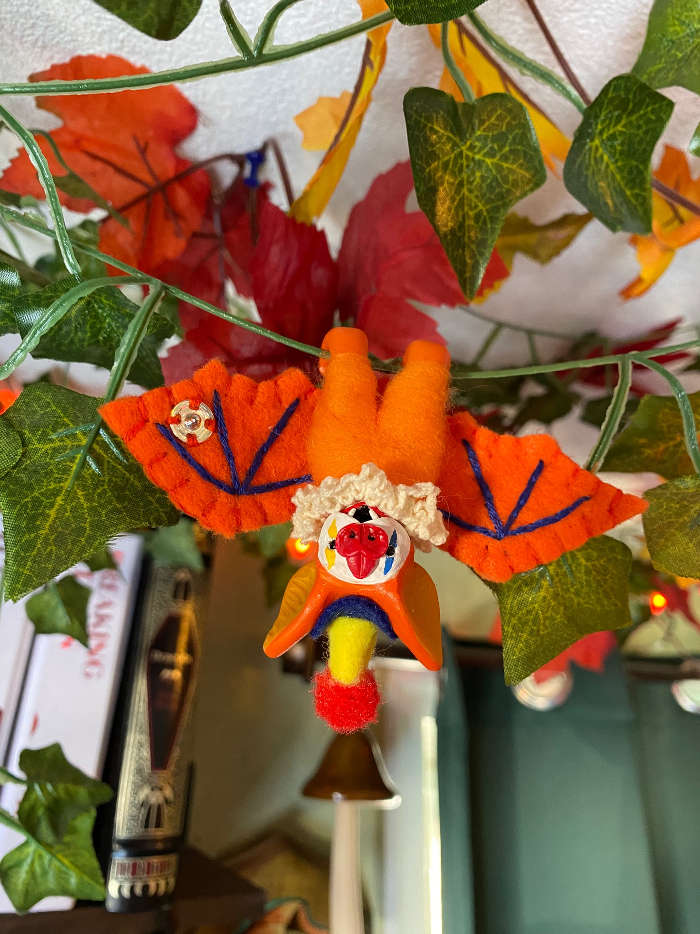 MINI HANGING BAT (orange)