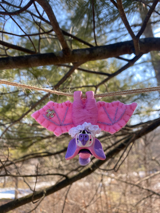 MINI HANGING BAT (pink)